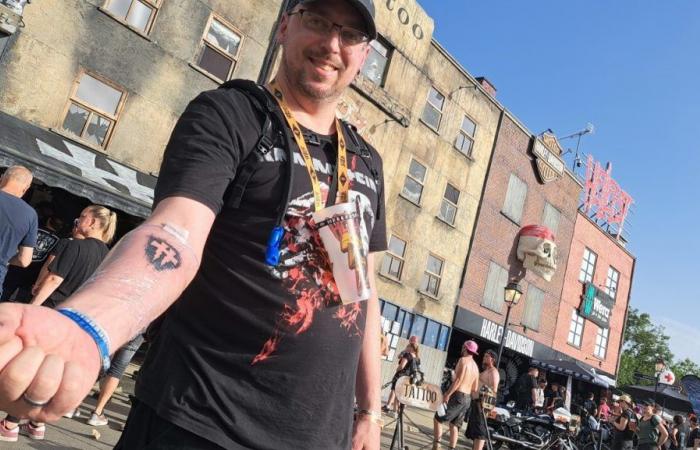 Cada vez más asistentes al festival vienen a tatuarse por primera vez… en Hellfest