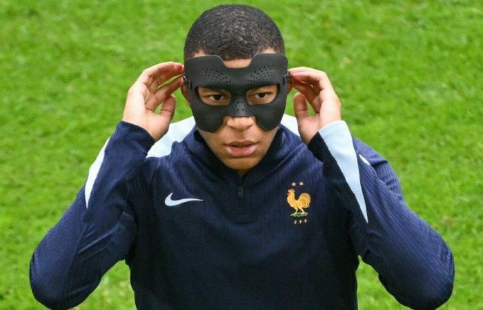 Francia-Bélgica: imágenes de la nueva máscara de Kylian Mbappé, con rueda de ajuste