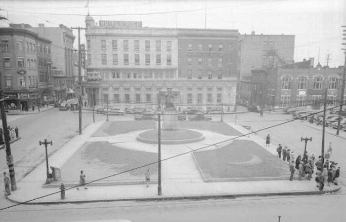 QUEBEC DESAPARECIÓ | Plaza Jacques-Cartier, en 1943