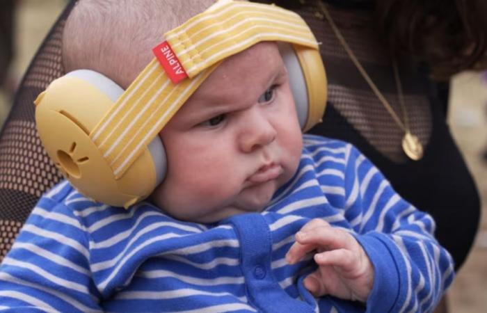 Este bebé se convirtió en la estrella del festival de Glastonbury