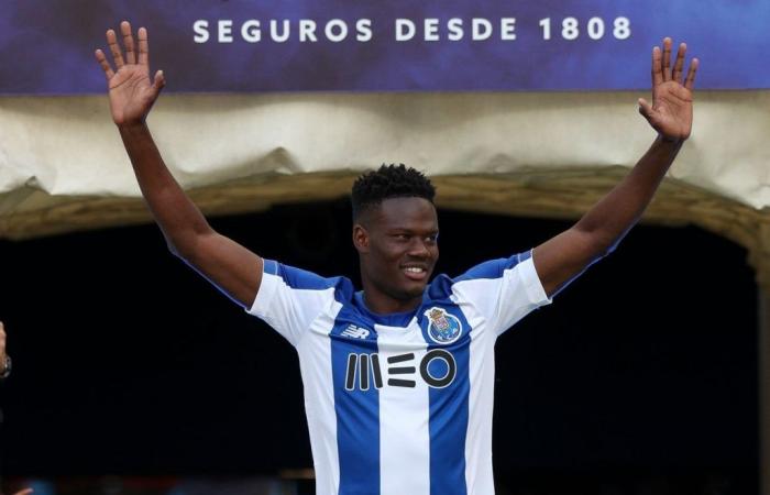 Mamadou Loum Ndiaye enviado al filial, el Porto dispuesto a rescindir su contrato