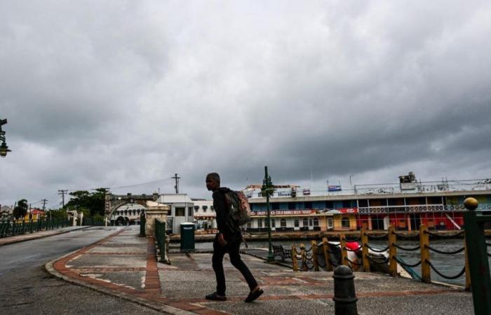 Impresionantes imágenes del huracán Beryl, considerado “extremadamente peligroso”