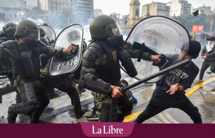 Detenciones arbitrarias y violencia ilustran el deslizamiento autoritario del gobierno de Milei