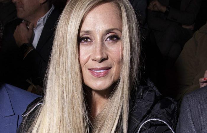 A sus 54 años, Lara Fabián adopta un look de mujer fatal con un nuevo color que la hace lucir más joven
