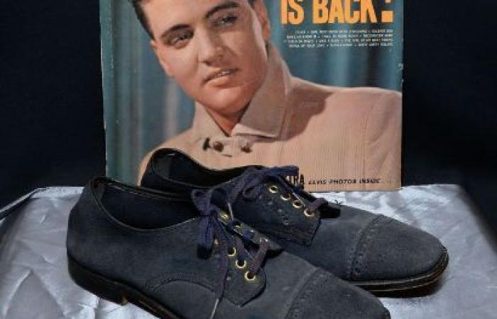Los “Zapatos de ante azul” de Elvis Presley se subastan por más de 140.000 euros