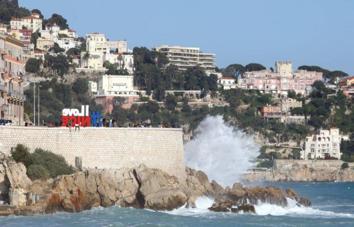 Hombre ahogado, encontrado sin vida en el puerto de Niza… Con el fuerte oleaje, un fin de semana lleno de acontecimientos para los bomberos de los Alpes Marítimos