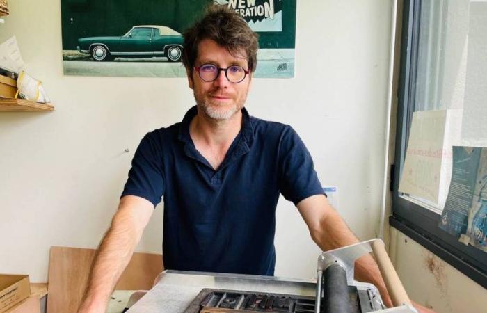 Este residente de Vannes ha creado una imprenta tipográfica muy ligera, para imprimir en casa