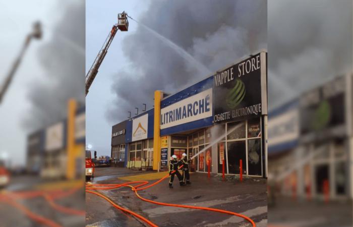 Alès: los bomberos se movilizaron masivamente para un incendio en una zona comercial