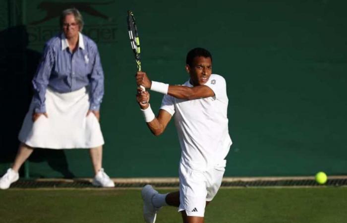 Wimbledon: Félix Auger-Aliassime tranquiliza, pero tendrá que terminar el trabajo el miércoles