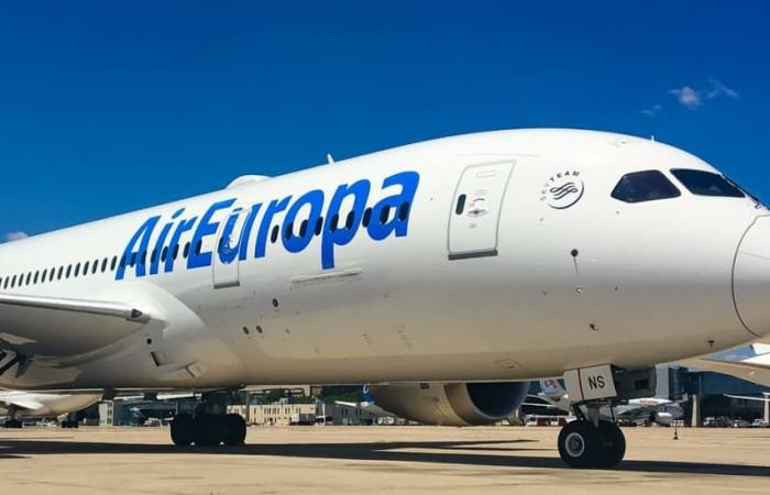 Los pasajeros del vuelo de Air Europa que aterrizó de emergencia en Brasil relatan las fuertes turbulencias