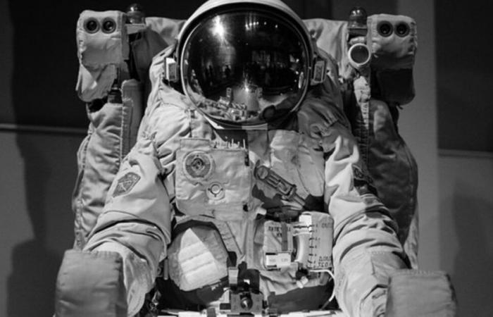 ¿Qué pasa si hay un agujero en el traje de un astronauta?