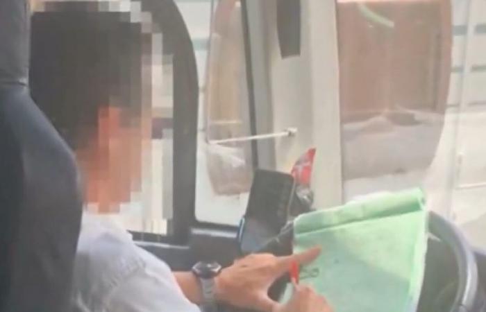 España. En la autopista, este conductor de autobús inconsciente hace pasar un infierno a sus 48 pasajeros