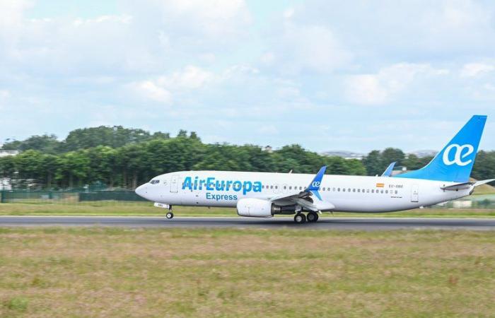 Terror en pleno vuelo de la compañía Air Europa: 40 heridos leves tras el aterrizaje de emergencia del Boeing 787-9