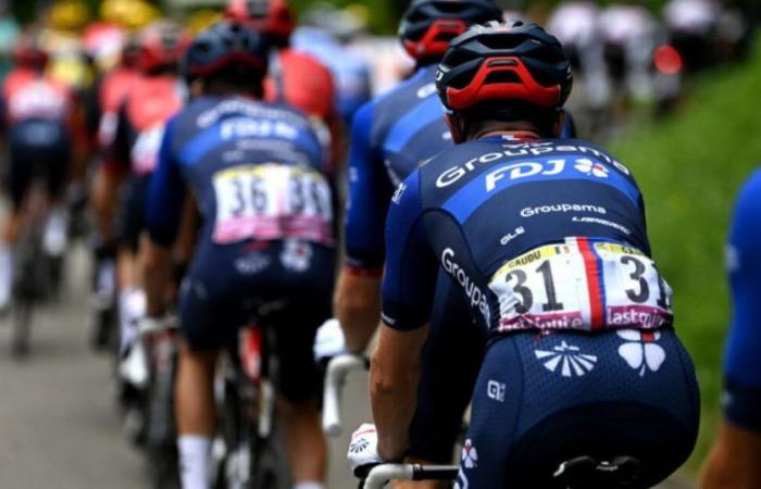 ¿Cómo orinan los corredores del Tour de Francia?