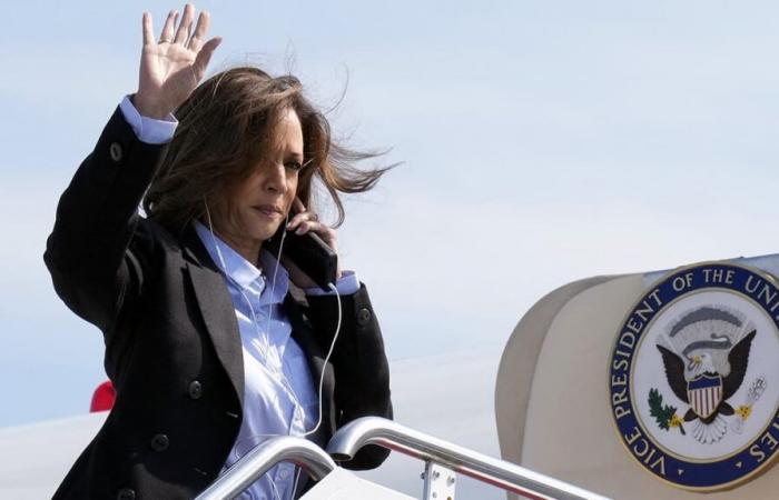 Por
      qué
      Kamala
      Harris
      se
      niega
      a
      usar
      auriculares
      Bluetooth