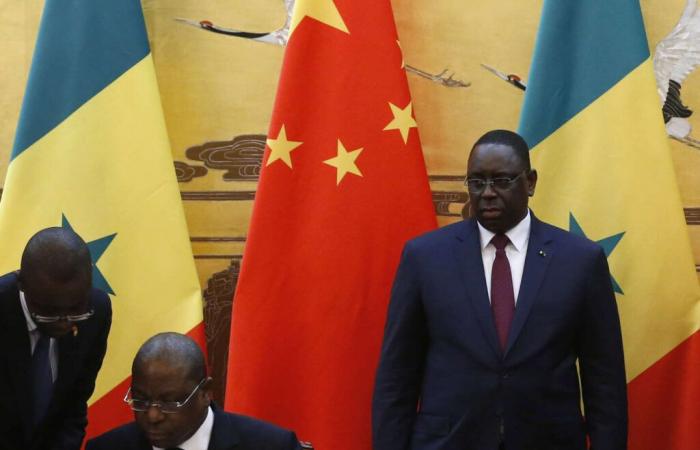 En
      Senegal,
      los
      trabajadores
      se
      enfrentan
      al
      lado
      negativo
      de
      la
      moneda
      económica
      china