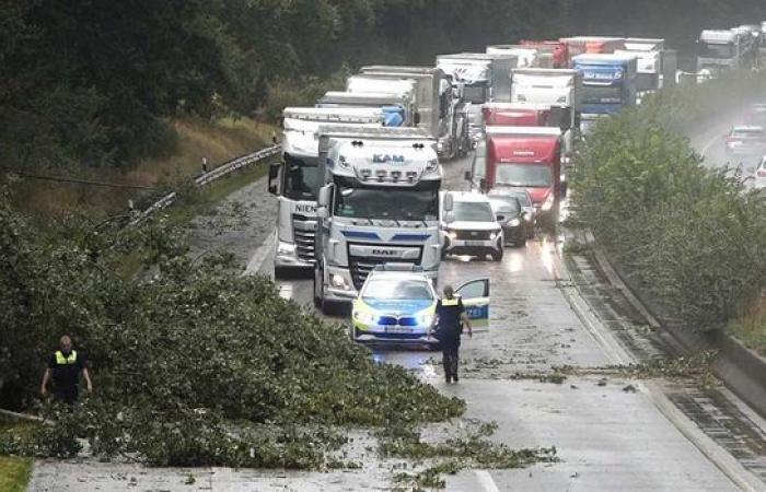 Fuertes
      tormentas
      en
      Alemania:
      inundaciones,
      heridos
      y
      corrimientos
      de
      tierra