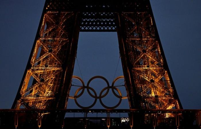 Los
      anillos
      olímpicos
      permanecerán
      en
      la
      Torre
      Eiffel
      al
      menos
      hasta
      2028,
      dice
      Hidalgo