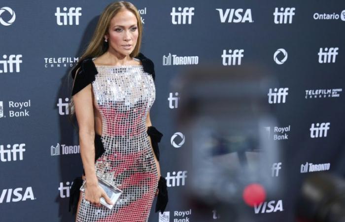 Jennifer
      Lopez,
      estrella
      de
      la
      alfombra
      roja
      de
      Toronto
      con
      “Unstoppable”