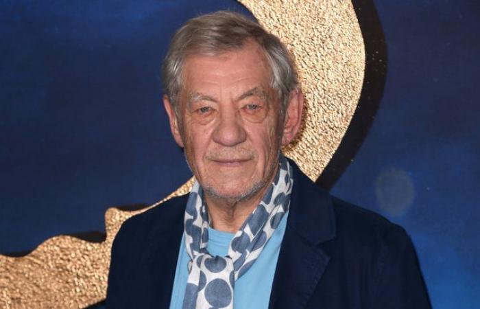 Ian
      McKellen
      planea
      descansar
      el
      resto
      del
      año
      tras
      una
      caída
      en
      el
      escenario
      –
      Mi
      Blog