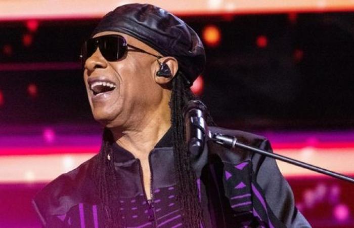 Stevie
      Wonder
      regresa
      con
      una
      canción
      política
      después
      de
      4
      años
      de
      ausencia:
      ¡escúchala!