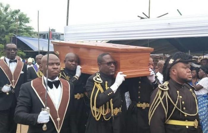 Los
      togoleses
      rinden
      homenaje
      final
      a
      Monseñor
      Yves-Nicodeme
      Barrigah,
      arzobispo
      de
      Lomé
      –
      Mi
      Blog