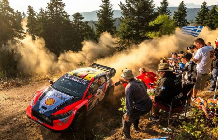 Neuville
      se
      escapa,
      Tänak
      hace
      doblete
      a
      Ogier