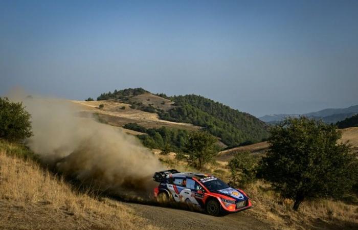 Neuville
      vuelve
      a
      la
      victoria
      en
      Grecia
      y
      se
      acerca
      al
      título