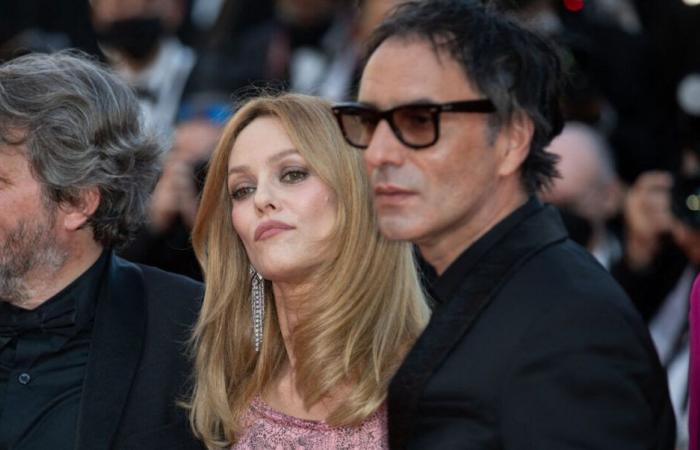 El
      esposo
      de
      Vanessa
      Paradis
      hace
      un
      anuncio
      inesperado