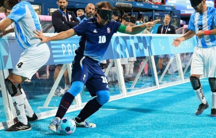 Francia
      se
      coronó
      campeona
      de
      fútbol
      para
      ciegos
      al
      vencer
      a
      Argentina
      en
      los
      penaltis