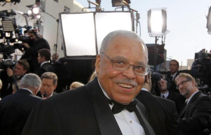 Fue
      la
      voz
      de
      Darth
      Vader,
      pero
      el
      trabajo
      más
      largo
      de
      James
      Earl
      Jones
      fue
      en
      CNN