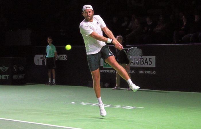 Lucas
      Pouille
      asegura
      su
      lugar
      en
      la
      segunda
      ronda