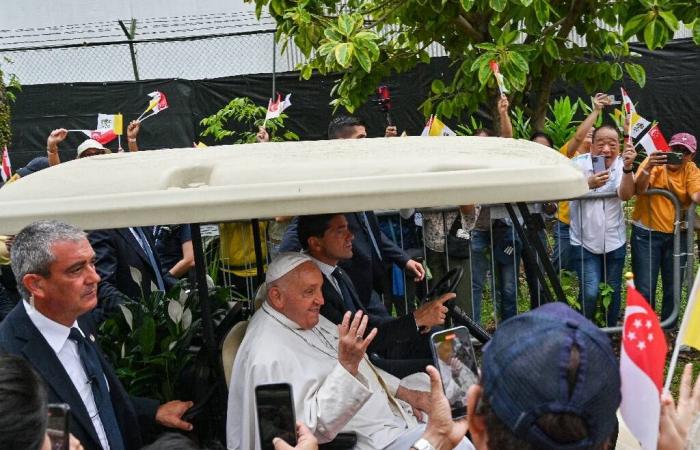 El
      Papa
      se
      reúne
      el
      jueves
      con
      las
      autoridades
      de
      Singapur
      antes
      de
      finalizar
      su
      larga
      gira