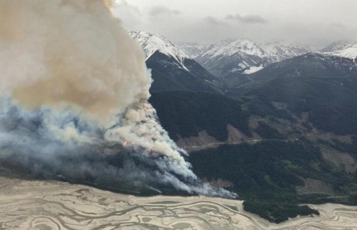 Incendios
      forestales
      gigantescos,
      una
      pesadilla
      para
      el
      turismo
      en
      Canadá