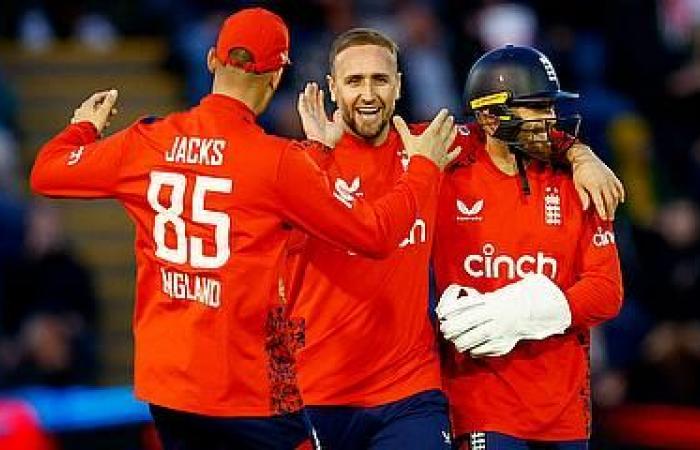 Inglaterra
      vs
      Australia,
      2do
      T20I