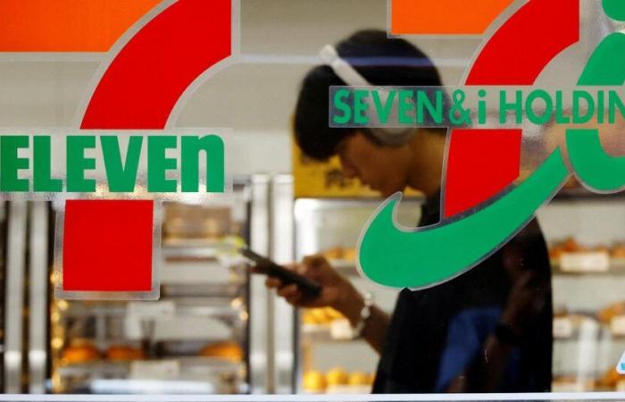 Japón
      complica
      la
      adquisición
      de
      7-Eleven
      al
      clasificarla
      como
      “esencial”
      para
      la
      industria