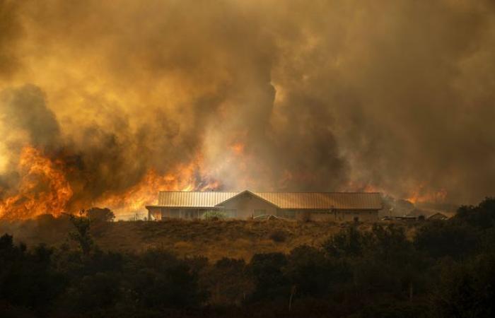 Espectaculares
      imágenes
      del
      “incendio
      del
      aeropuerto”
      que
      arrasa
      California
      –
      Mi
      Blog