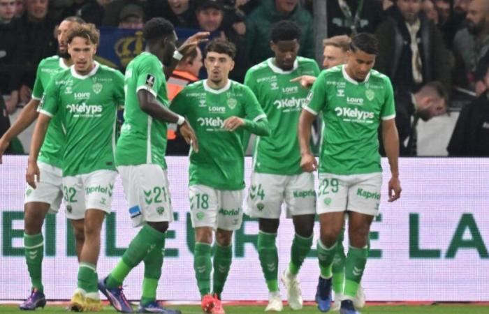 El
      Saint-Etienne
      sorprende
      al
      Lille
      y
      firma
      su
      primera
      victoria
      desde
      su
      regreso
      a
      la
      élite