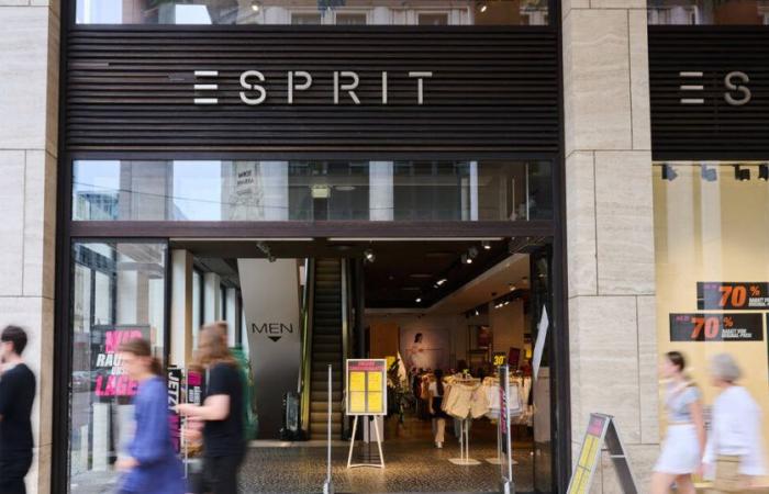 La
      cadena
      de
      prêt-à-porter
      Esprit
      se
      encuentra
      en
      suspensión
      de
      pagos
      en
      Francia
      –
      Libération