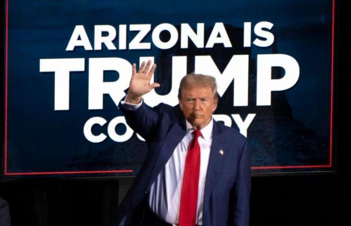 Trump
      pagó
      un
      depósito
      de
      145.000
      dólares
      para
      asegurarse
      un
      lugar
      para
      su
      mitin
      en
      Arizona