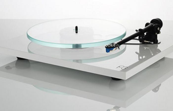 Es
      una
      locura,
      este
      tocadiscos
      Rega
      Planar
      3
      está
      en
      oferta
      al
      precio
      más
      bajo
      del
      mercado