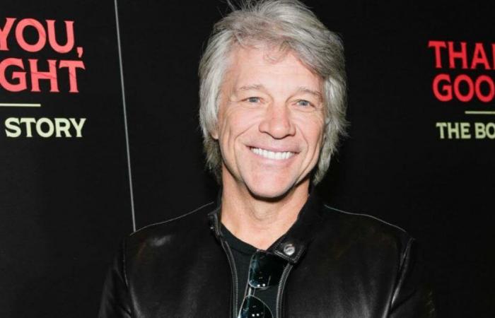 Estados
      Unidos.
      Estaba
      a
      punto
      de
      saltar
      de
      un
      puente,
      la
      estrella
      del
      rock
      Jon
      Bon
      Jovi
      llega
      a
      su
      rescate