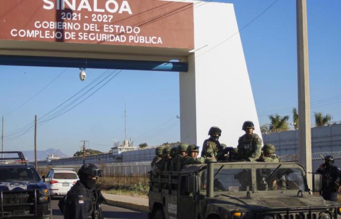 El
      Cártel
      de
      Sinaloa
      se
      desintegra
      en
      una
      guerra
      abierta
      y
      deja
      15
      muertos