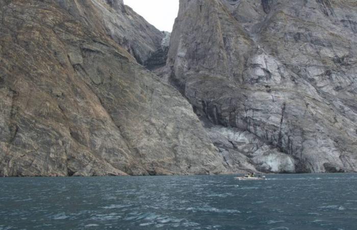 Cómo
      un
      deslizamiento
      de
      tierra
      en
      Groenlandia
      hizo
      temblar
      la
      Tierra
      durante
      nueve
      días
      –
      Libération