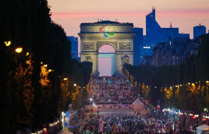 Última
      fiesta
      en
      los
      Campos
      Elíseos
      para
      homenajear
      a
      los
      deportistas
      franceses
      –
      Mi
      Blog