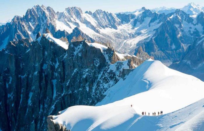 Muere
      un
      excursionista,
      quinto
      cadáver
      en
      un
      famoso
      pico
      de
      montaña
      en
      un
      día