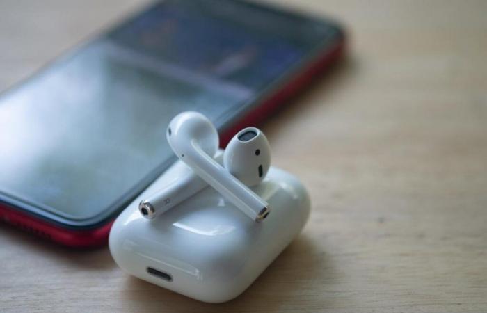 Estados
      Unidos
      permite
      el
      uso
      de
      los
      AirPods
      como
      audífonos
      –
      Mi
      Blog