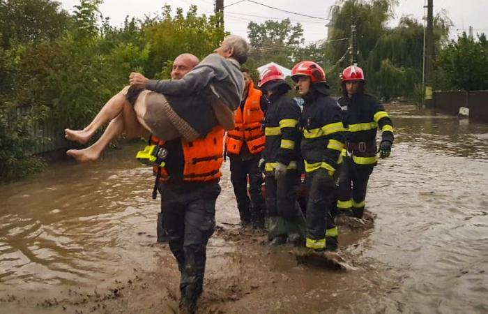 Muertes,
      inundaciones
      y
      sin
      electricidad