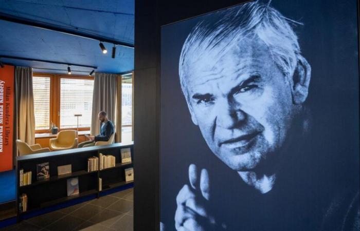 Muere
      Vera
      Kundera,
      viuda
      del
      escritor
      Milan
      Kundera