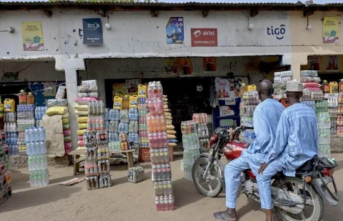 En
      Chad,
      tras
      las
      inundaciones,
      los
      comercios
      cierran
      por
      falta
      de
      clientes